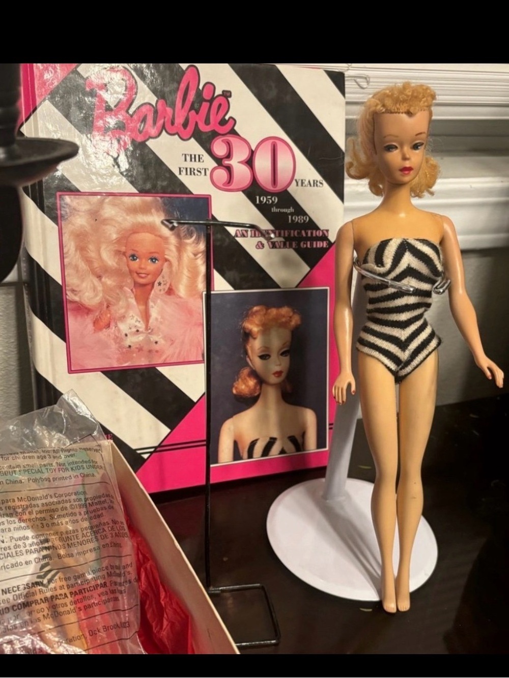 1959 Collectible barbie + collectors book and accessories